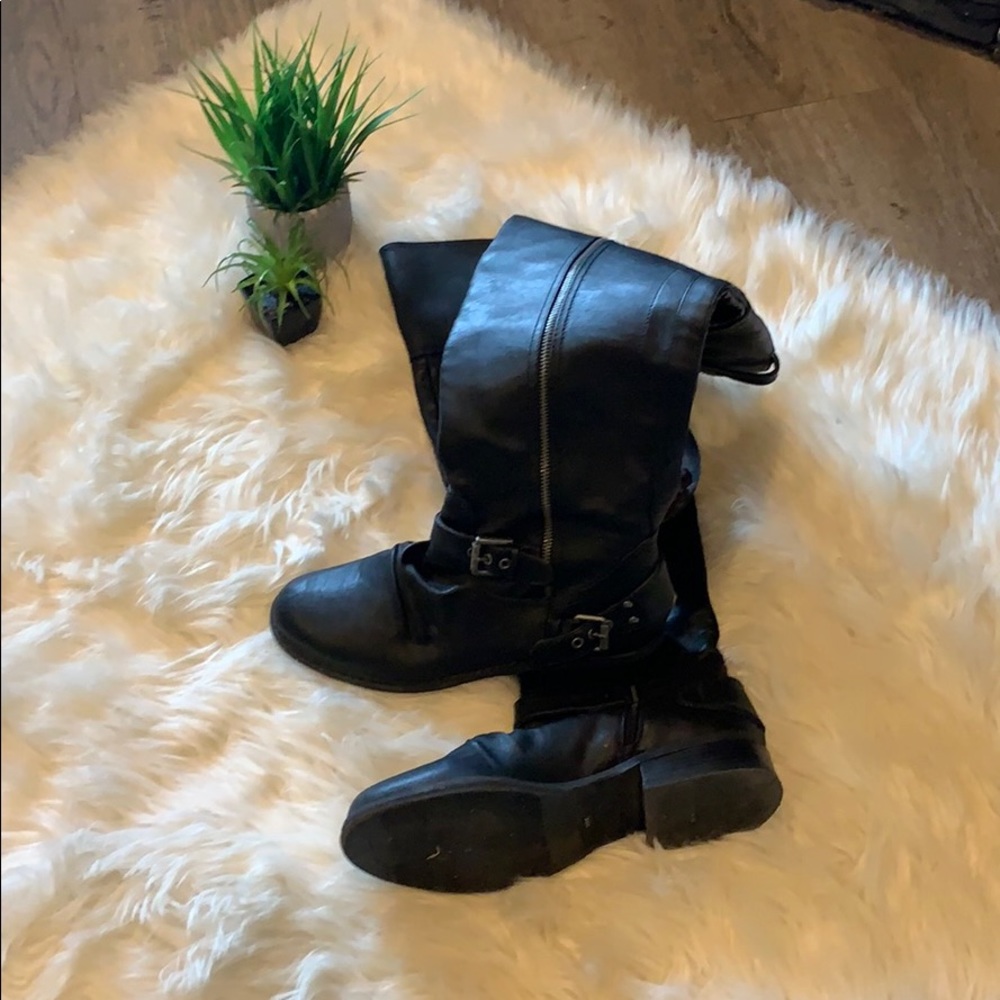 Guess riding boot with buckles zipper sides